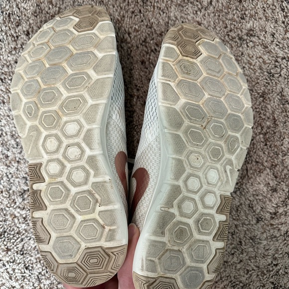 Nike white and rose gold sneakers - Picture 4 of 5